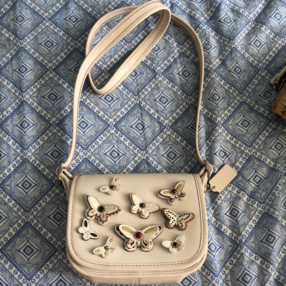 Adorable adorable adorable cross body coach purse